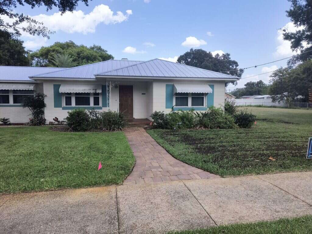 Freshly top-dressed front lawn with COMAND compost in Lakeland